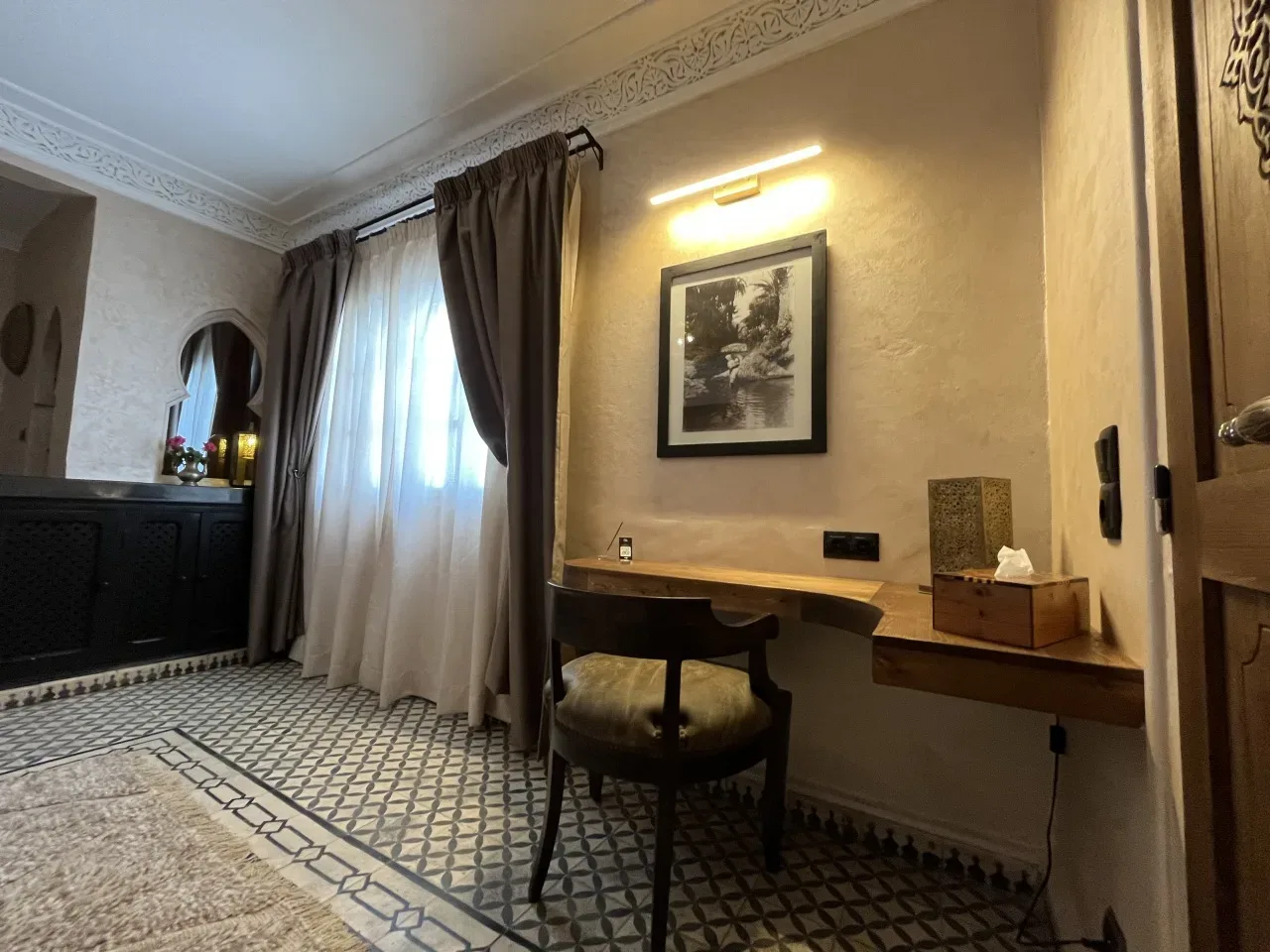 Photo 4 of 8 — Suite